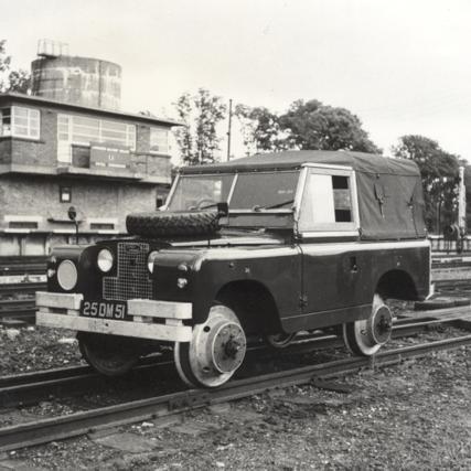 OXFORD LAND ROVER SER 11 SWB RAIL GREEN